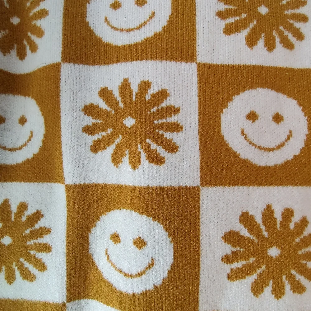 Forever 21 smiley sweater. New. Size large. - Picture 6 of 13